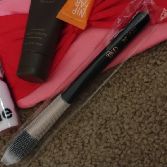 Ipsy Set - Picture 9 of 9